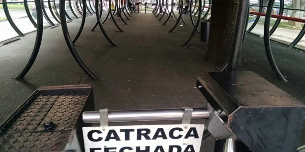 Imagem ilustrativa da imagem Motoristas não aceitam acordo e greve dos ônibus continua