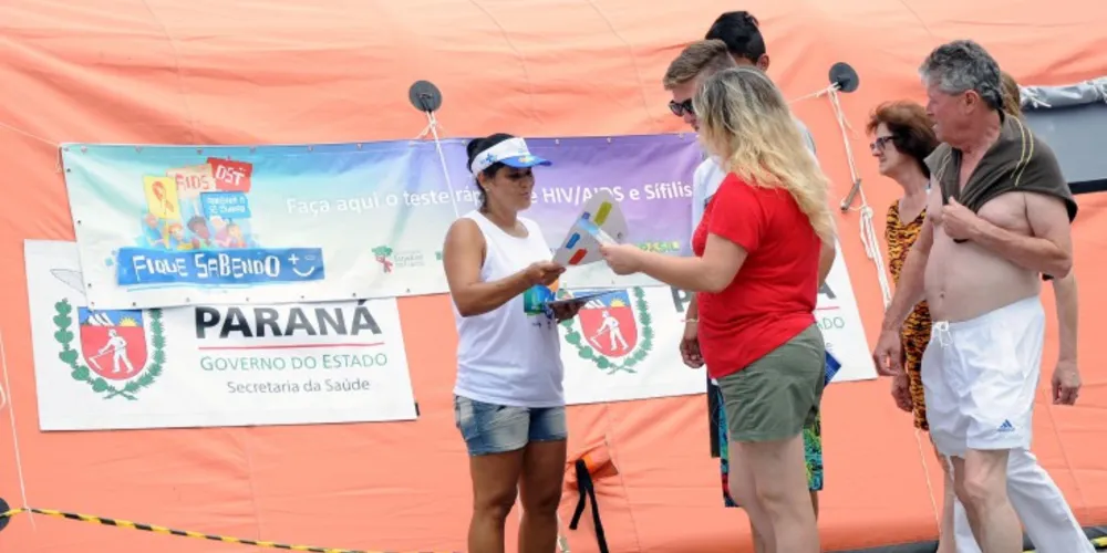 Imagem ilustrativa da imagem Governo oferece exames e serviço de ouvidoria na praia