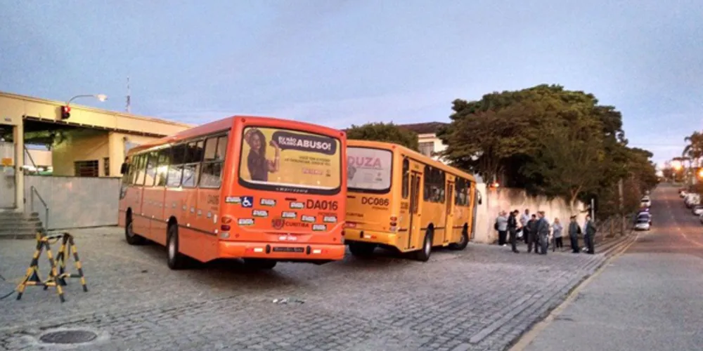 Imagem ilustrativa da imagem 'Frota mínima' não é cumprida e Curitiba amanhece sem ônibus
