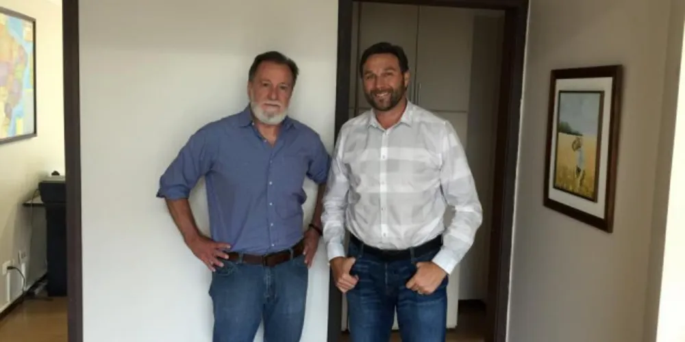 Imagem ilustrativa da imagem Pauliki entrega Plano Técnico de Gestão a Osmar Dias
