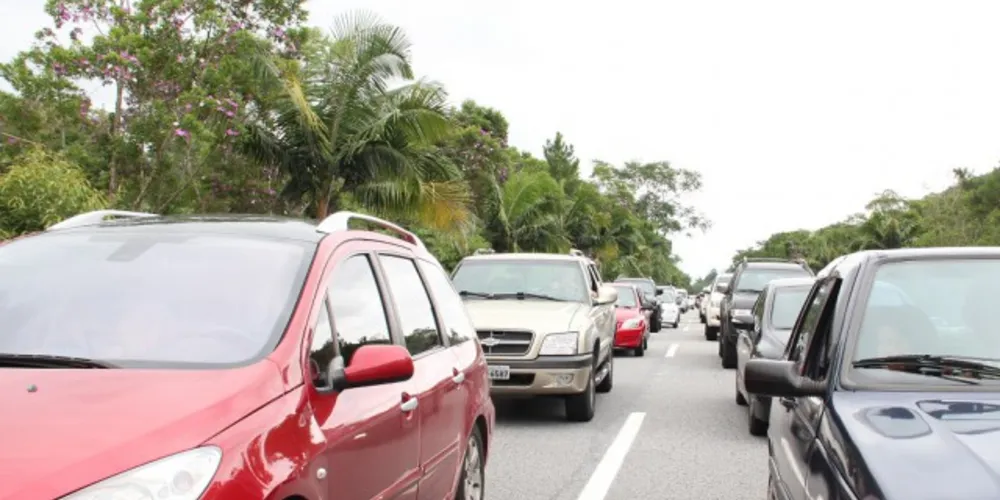 Imagem ilustrativa da imagem Motoristas são orientados sobre calçados permitidos ao volante
