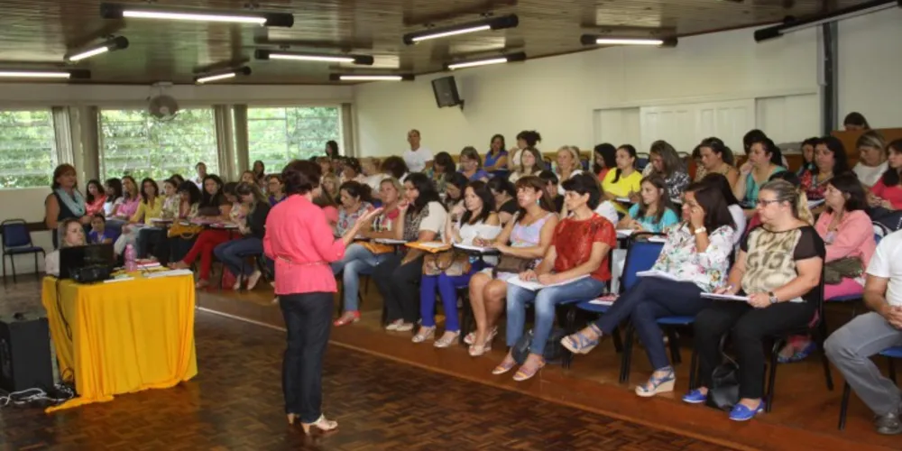 Imagem ilustrativa da imagem Encontro prepara escolas municipais para início do ano