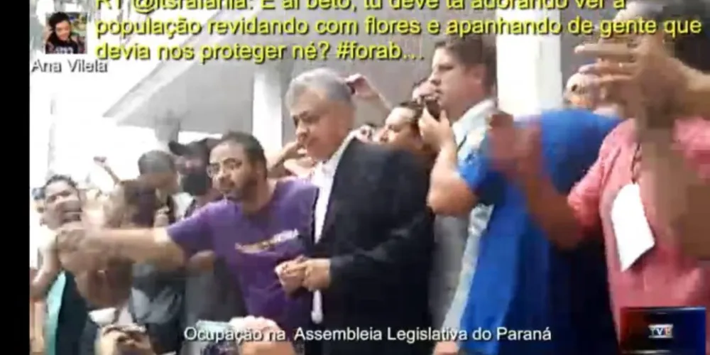 Imagem ilustrativa da imagem Deputado Péricles de Mello conversa com manifestantes