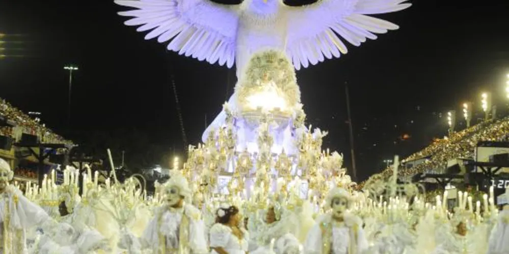Imagem ilustrativa da imagem Homenagens marcam enredos no 2º dia de desfiles no Rio