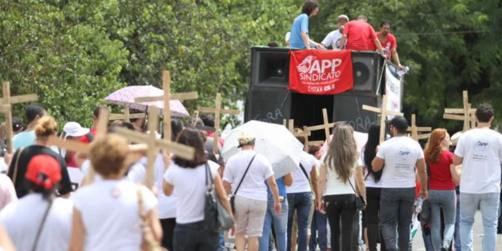 Imagem ilustrativa da imagem Paraná vai à Justiça contra greve dos professores