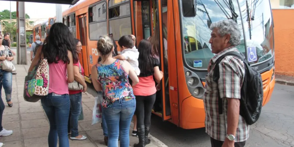 Imagem ilustrativa da imagem Estoque de combustível mantém ônibus nas ruas de PG