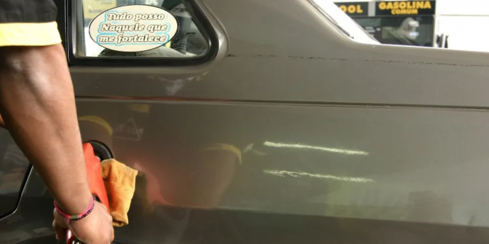 Imagem ilustrativa da imagem Escassez leva litro da gasolina aos R$ 5 no Paraná