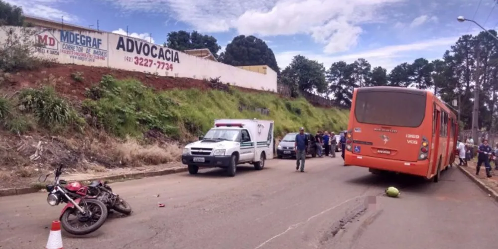 Imagem ilustrativa da imagem Motociclista morre após colisão com ônibus no Chapada