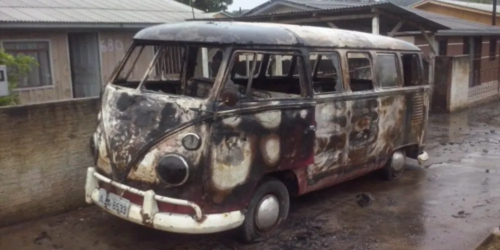 Imagem ilustrativa da imagem Veículo utilizado em projeto social é incendiado