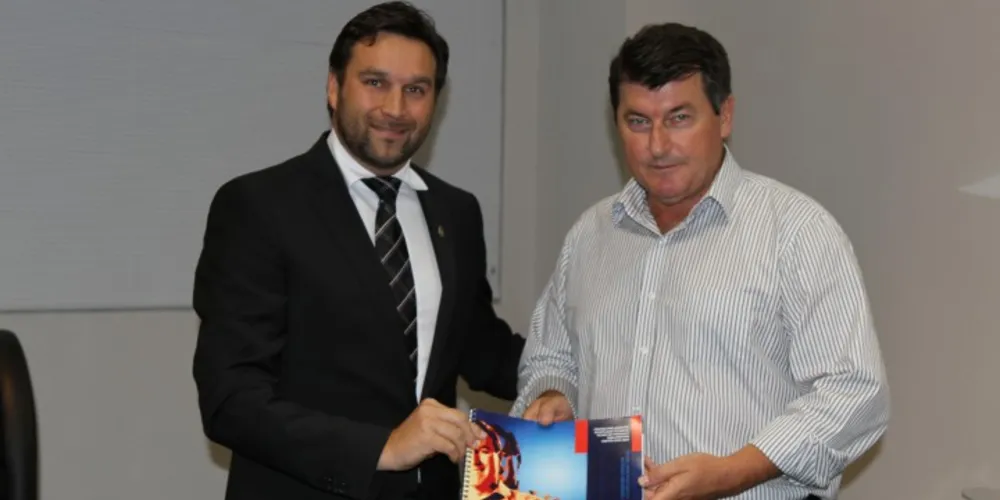 Imagem ilustrativa da imagem Marcio Pauliki entrega Plano Parlamentar a Acipg