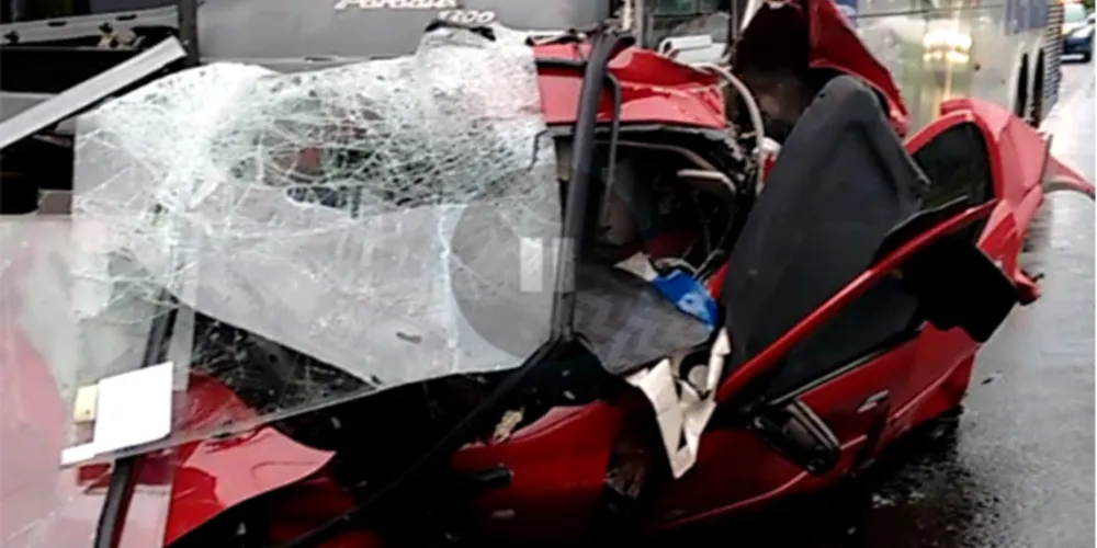 Imagem ilustrativa da imagem Carro parte ao meio e duas pessoas morrem na BR-476
