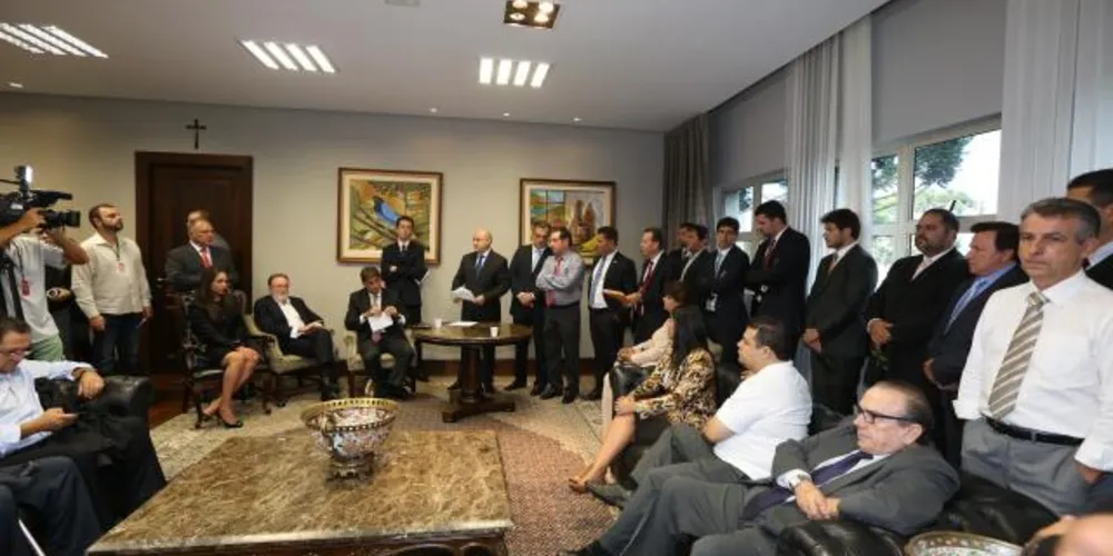 Imagem ilustrativa da imagem Deputados marcam sessão fora do plenário da Alep