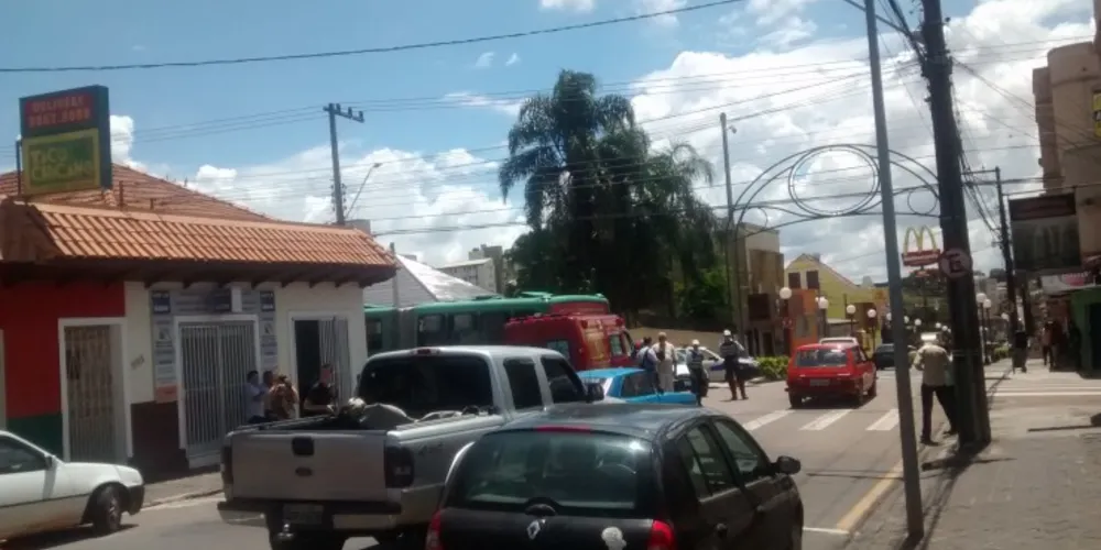 Imagem ilustrativa da imagem Menino de 11 anos é atropelado no centro de PG