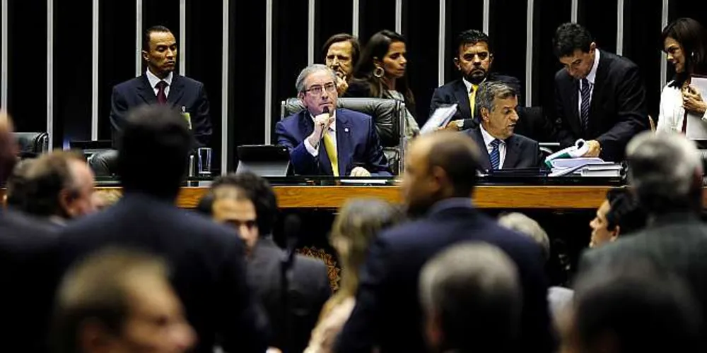 Imagem ilustrativa da imagem Câmara libera passagens para mulheres de deputados