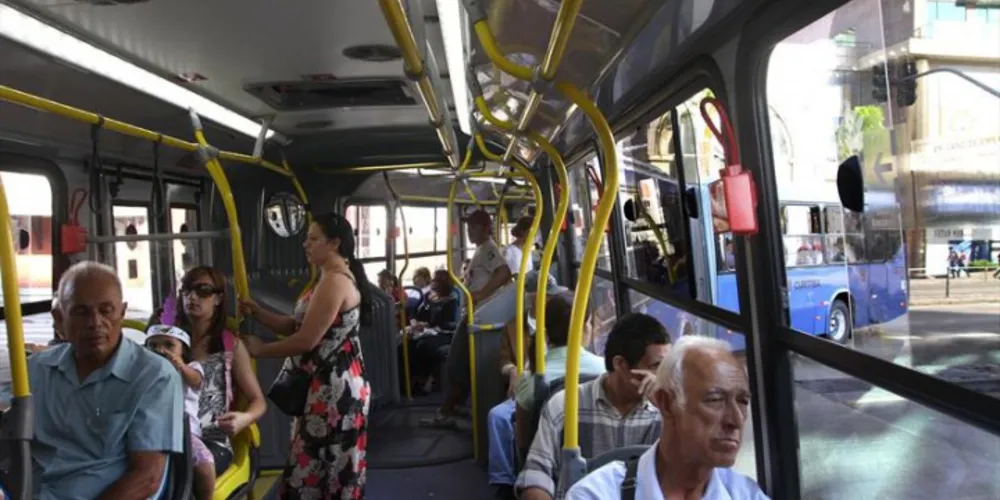 Imagem ilustrativa da imagem Curitiba anuncia reajuste de R$ 0,45 na tarifa de ônibus