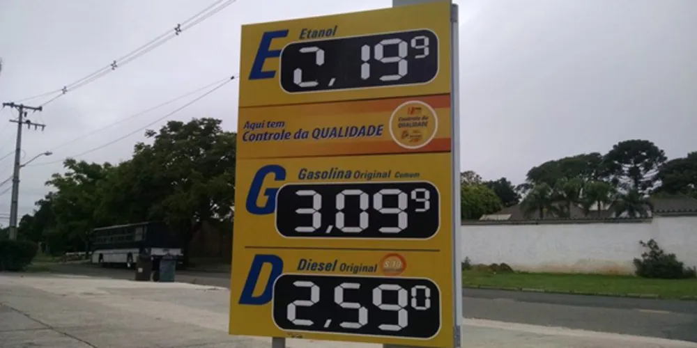 Imagem ilustrativa da imagem Com aumento, preço da gasolina chega a R$ 3,29