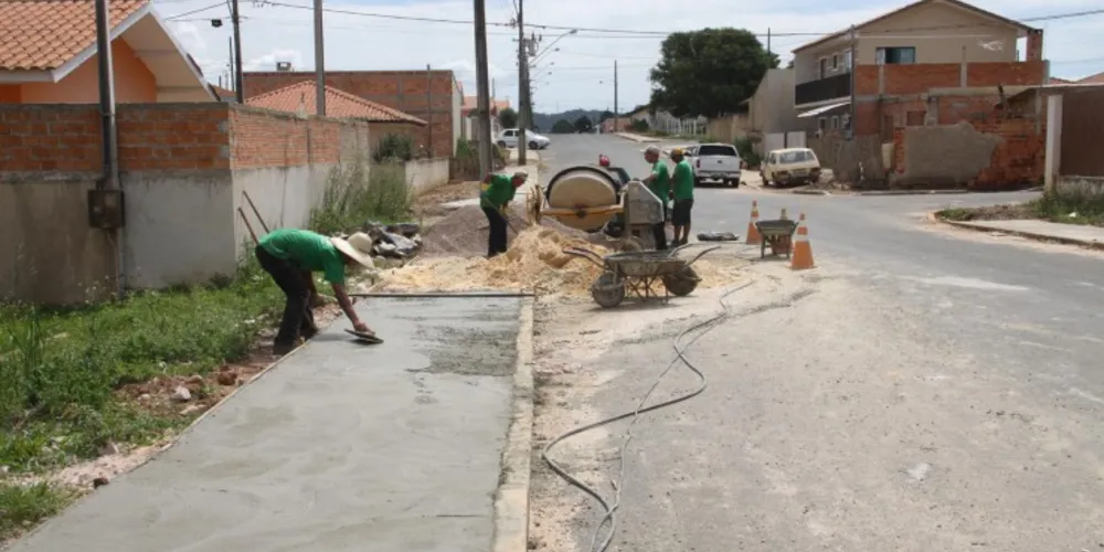 Imagem ilustrativa da imagem Castro investe mais de R$ 3,6 milhões em pavimentação