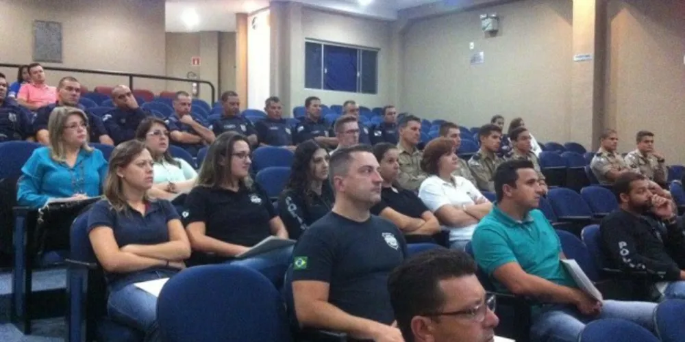 Imagem ilustrativa da imagem Peritos ministram curso para Força Policial da região
