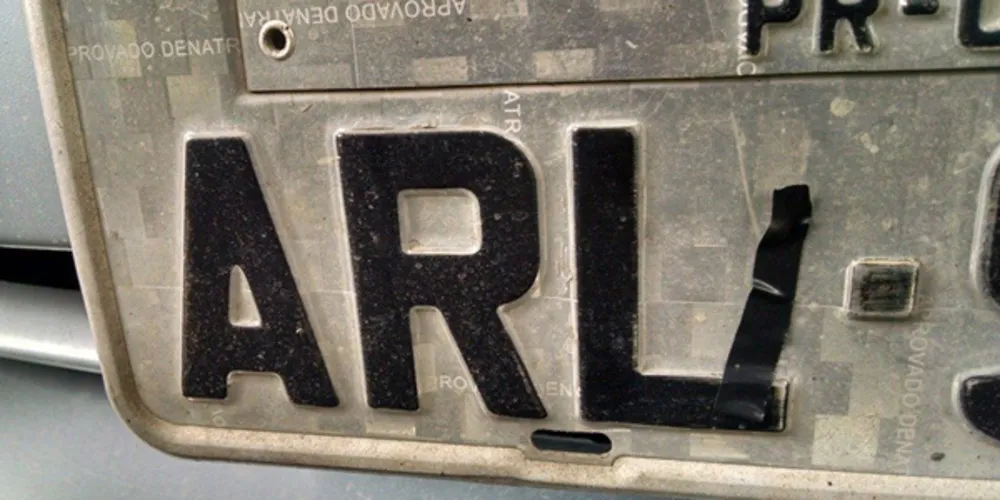 Imagem ilustrativa da imagem Ladrões de carro fazem adulteração bizarra e são presos