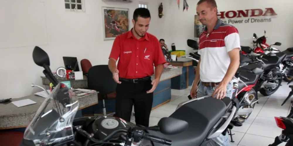 Imagem ilustrativa da imagem Comércio de motos cresce após alta nos combustíveis