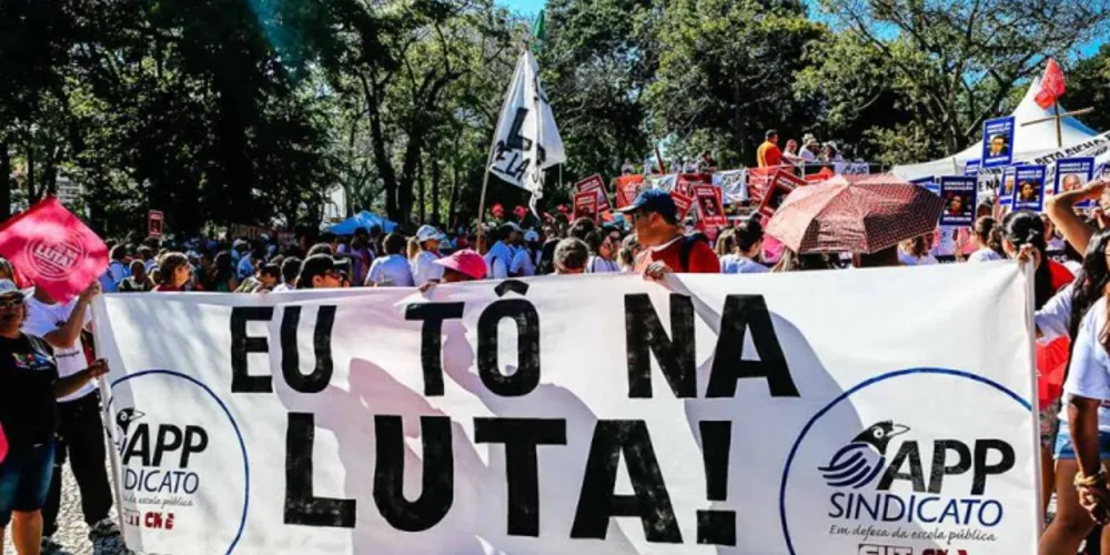 Imagem ilustrativa da imagem Professores vão recorrer à Justiça para manter greve no PR