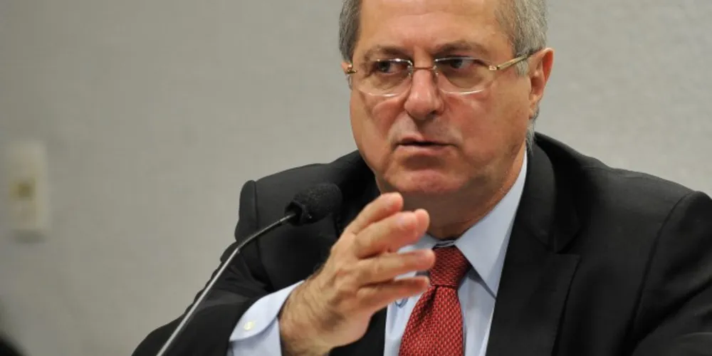 Imagem ilustrativa da imagem Advogado quer que PT divulgue o endereço de Paulo Bernardo