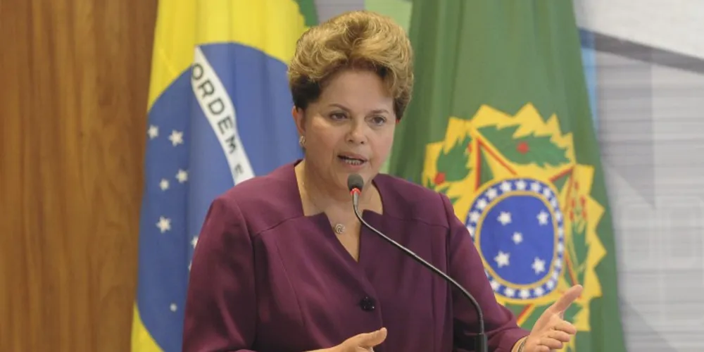 Imagem ilustrativa da imagem Dilma defende "ajustes" feitos pelo governo e acaba vaiada