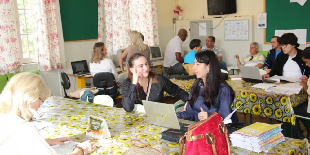 Imagem ilustrativa da imagem Ano letivo começa hoje para 1,1 milhão de estudantes