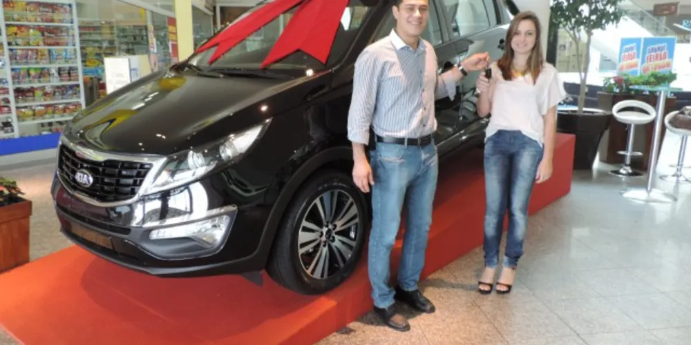 Imagem ilustrativa da imagem Palladium entrega carro à ganhadora de promoção
