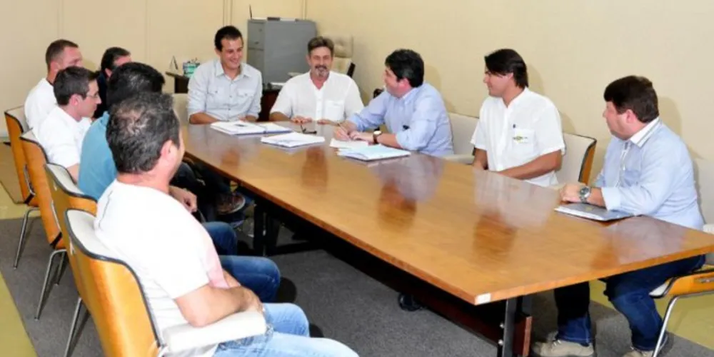 Imagem ilustrativa da imagem Governo e indústrias se unem para asfaltar Distrito Industrial