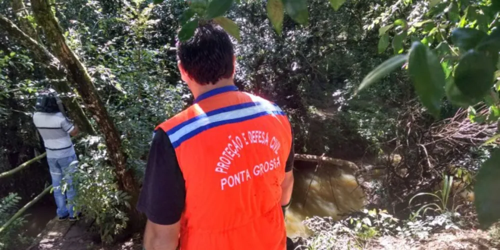 Imagem ilustrativa da imagem Defesa Civil realiza ação preventiva em arroios de PG