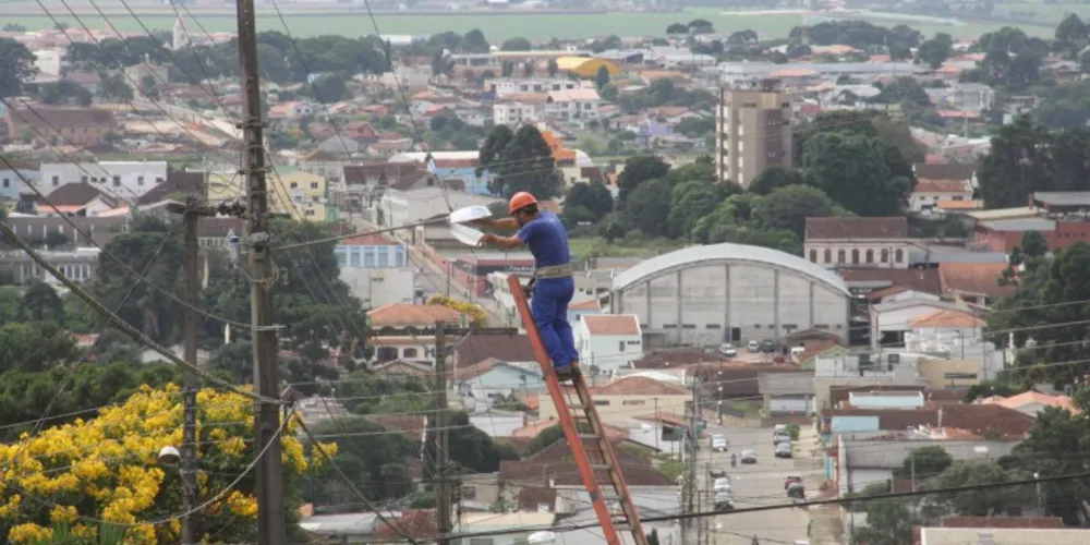 Imagem ilustrativa da imagem ‘Ilumina Castro’ aumenta segurança dos bairros