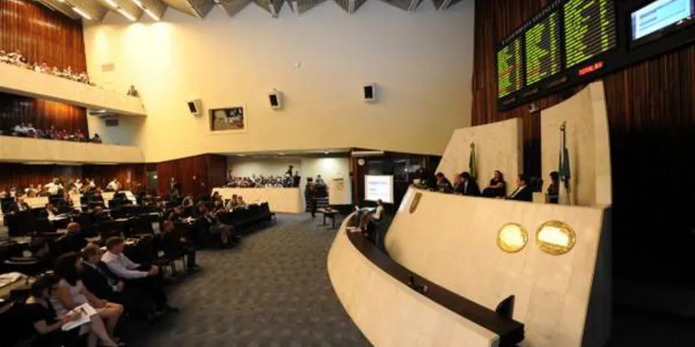 Imagem ilustrativa da imagem Deputados decidem acabar com o ‘tratoraço’ na Alep