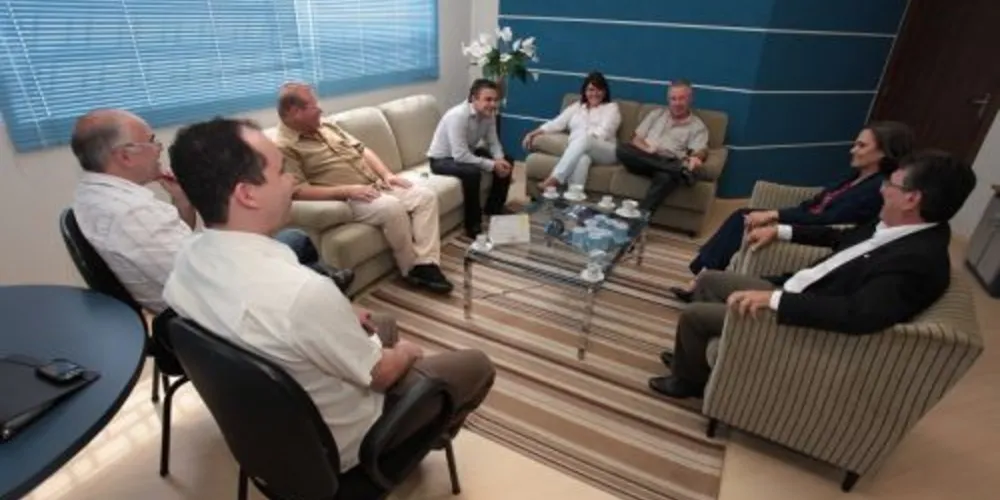 Imagem ilustrativa da imagem Reitoria da UEPG recebe visita do deputado Aliel Machado