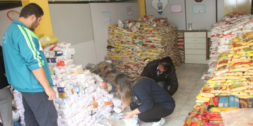 Imagem ilustrativa da imagem Aniversário de Castro arrecadou 7,5 mil kg de alimentos 