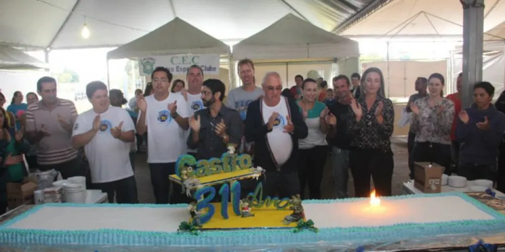 Imagem ilustrativa da imagem Castrenses celebram aniversário da cidade com bolo