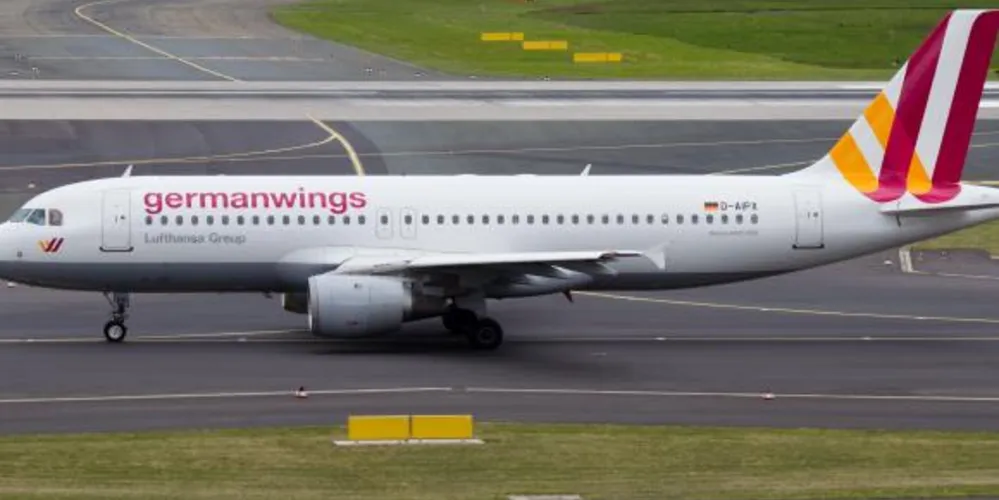 Imagem ilustrativa da imagem Avião caiu em área inacessível para veículos nos Alpes