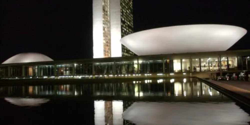 Imagem ilustrativa da imagem Câmara revoga benefício de passagens para cônjuge