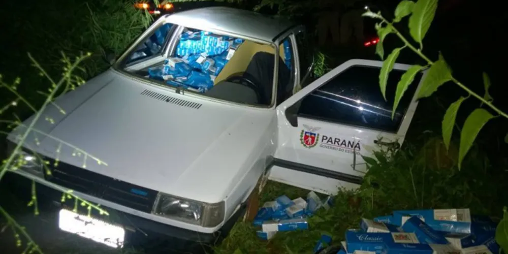 Imagem ilustrativa da imagem PRF flagra rapaz com cigarros em carro falso do governo