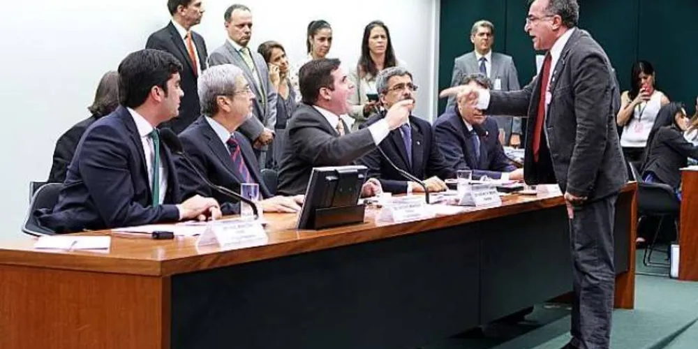 Imagem ilustrativa da imagem Anúncio de sub-relatorias na CPI da Petrobras provoca bate-boca