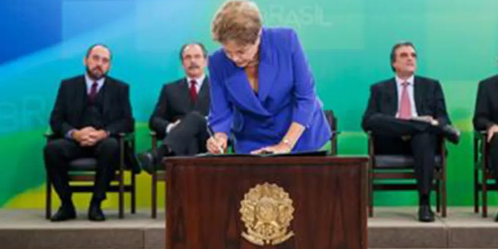 Imagem ilustrativa da imagem Pacote anticorrupção criminaliza caixa 2