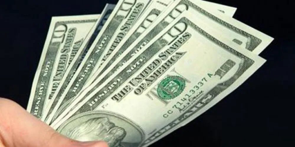 Imagem ilustrativa da imagem Após seis altas seguidas, dólar cai e fecha a R$ 3,10