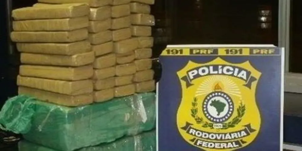 Imagem ilustrativa da imagem PRF apreende 80 kg de maconha em Prudentópolis