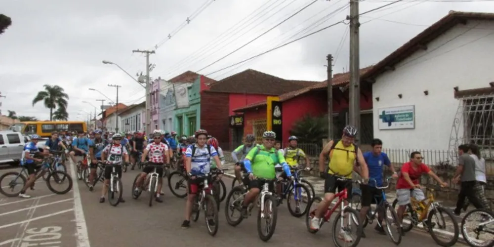 Imagem ilustrativa da imagem Ciclistas desfrutam da natureza na pedalada de Castro