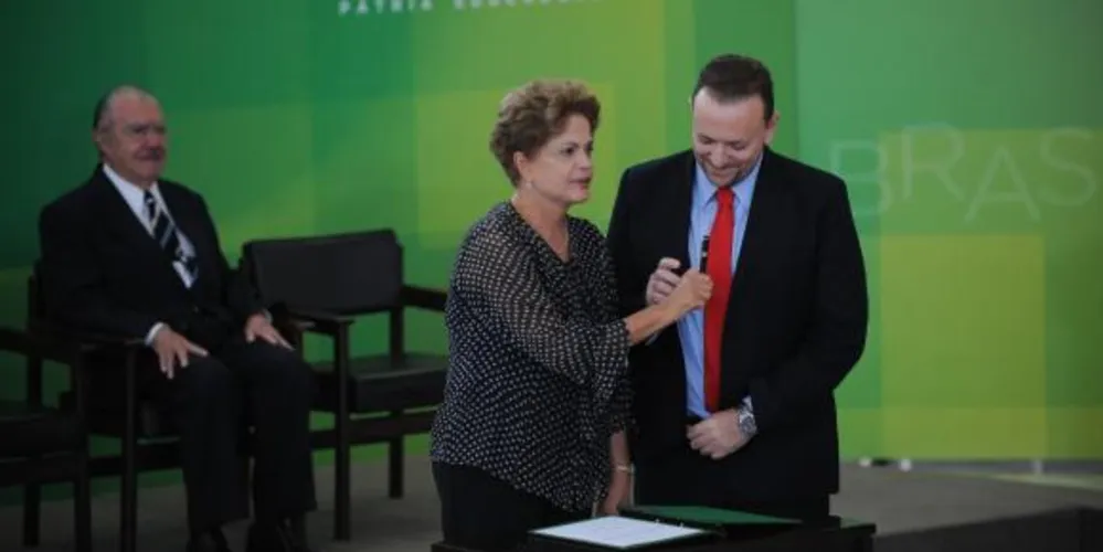 Imagem ilustrativa da imagem Dilma dá posse a ministro e defende liberdade de imprensa