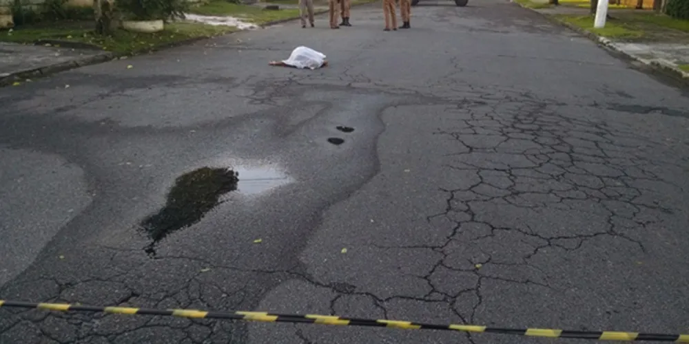 Imagem ilustrativa da imagem Moradores saem para trabalhar e encontram corpo no meio da rua