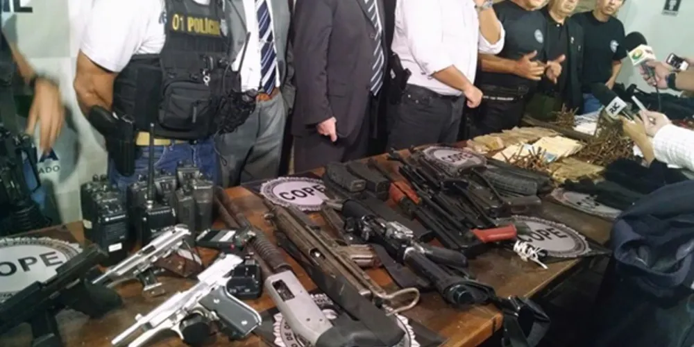 Imagem ilustrativa da imagem Bandidos fecham quartel da PM para explodir caixas