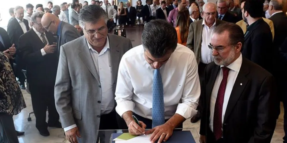 Imagem ilustrativa da imagem Richa libera financiamentos e autoriza obras para municípios