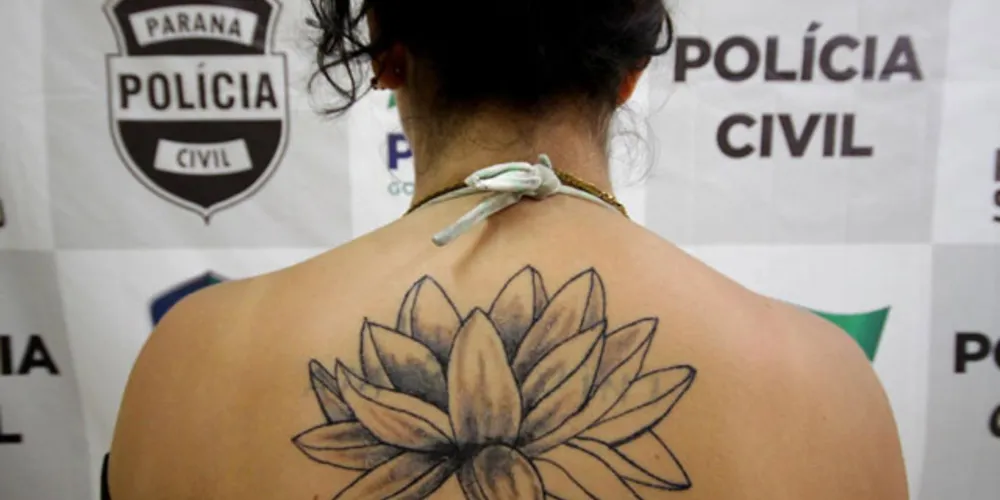 Imagem ilustrativa da imagem Dono de estúdio é preso após tatuar jovem de 13 anos