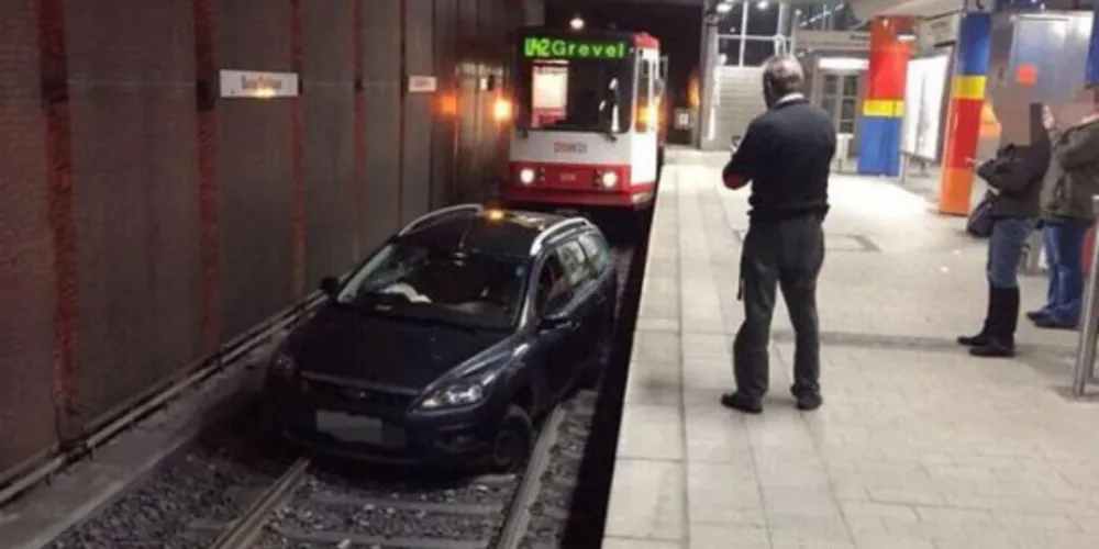 Imagem ilustrativa da imagem Motorista bebe e invade trilhos de estação na Alemanha